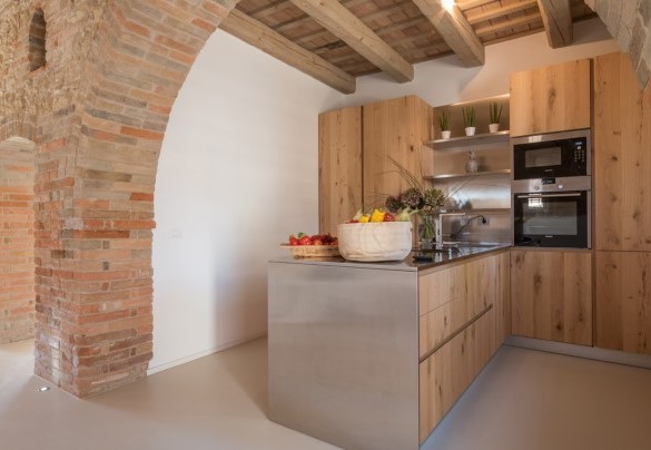 The kitchen dominated by wood - Dimora Montefiore
