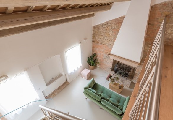 The stairs lead to the top floor - Dimora Montefiore