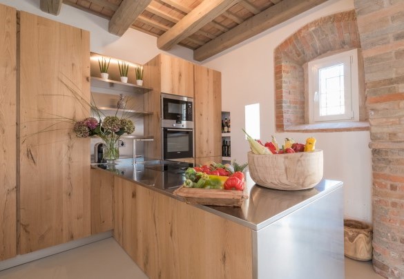 The kitchen dominated by wood - Dimora Montefiore