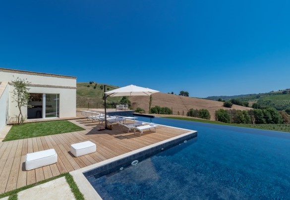 The saltwater infinity pool - Dimora Montefiore