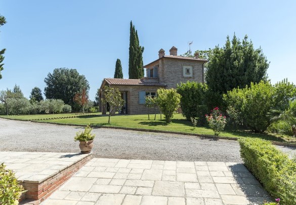 Il curato giardino e l'annesso - Dimora Rovena  