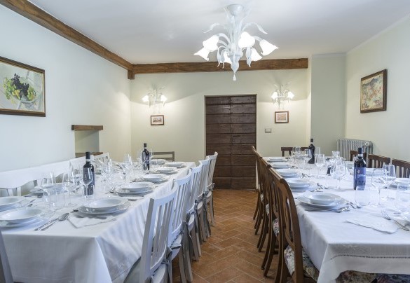 Sala da pranzo al piano terra della casa principale - Dimora Rovena 