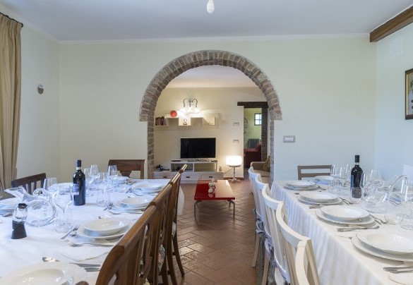 Sala da pranzo al piano terra della casa principale - Dimora Rovena 