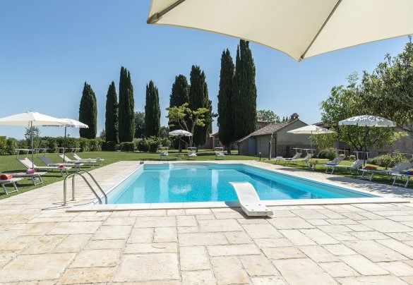 La piscina dotata di trampolino - Dimora Rovena  