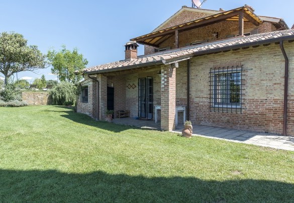 La casa padronale adiacente alla piscina - Dimora Rovena  
