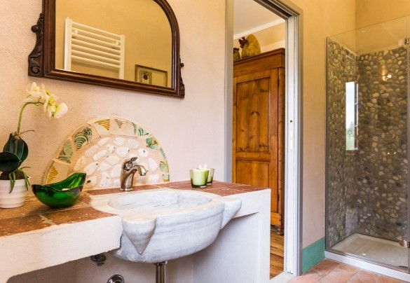 Bagno con doccia n.3, en-suite alla camera n.3. AP2 – Dimora San Germano