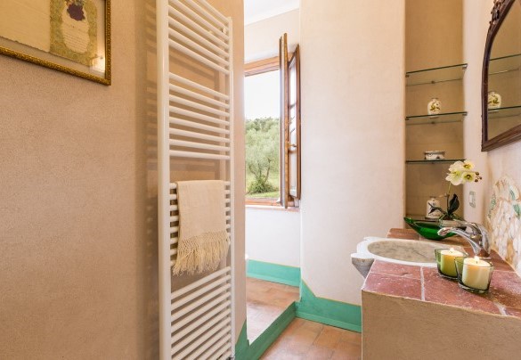 Bagno con doccia n.3, en-suite alla camera n.3. AP2 – Dimora San Germano