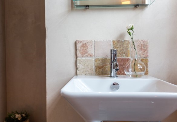 Bagno con doccia n.5, en-suite alla camera n.7. AP3 – Dimora San Germano