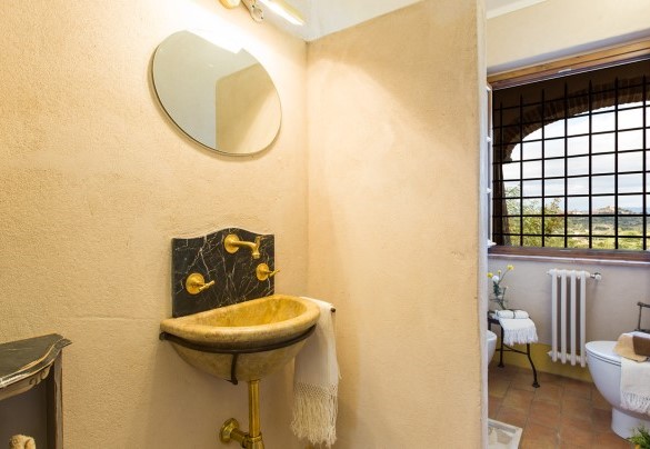 Bagno con doccia n.2 accanto alla camera n.2. AP1 – Dimora San Germano