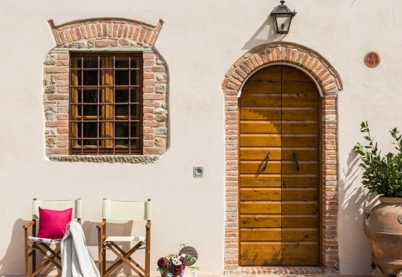Il portone d’ingresso all’appartamento n.1 – Dimora San Germano