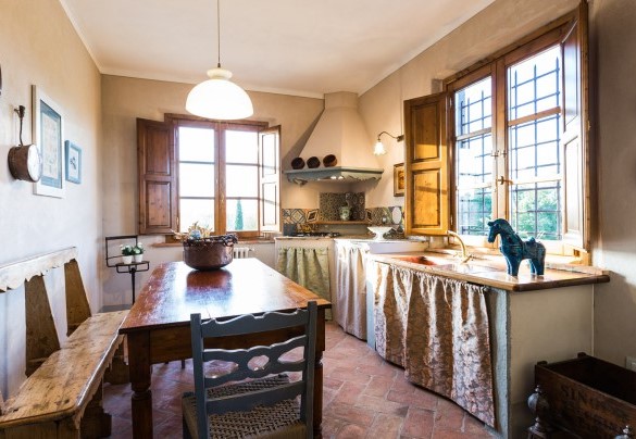 Zona living con angolo cottura e divano letto singolo al primo piano. AP2 – Dimora San Germano