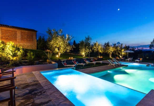 Il tramonto dietro le colline e la villa che acquista un nuovo charm - Dimora San Germano