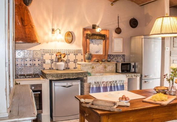 La cucina attrezzata in muratura. AP1 – Dimora San Germano