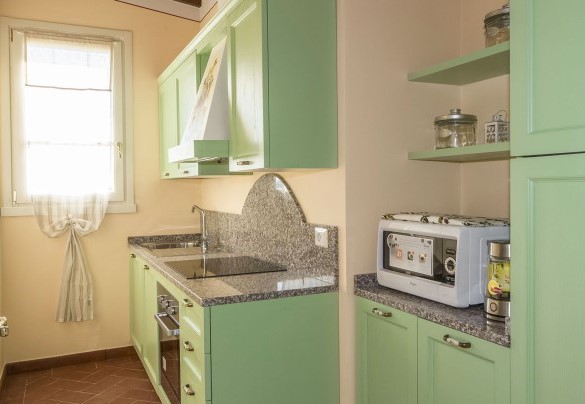 La cucina di appoggio al piano terra – Dimora San Jacopo