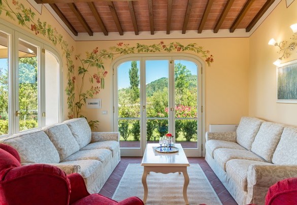 La zona salotto con accesso all’esterno – Dimora San Jacopo