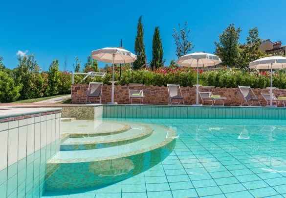 La piscina è igienizzata a sale – Dimora San Jacopo
