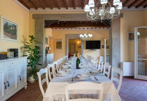 La sala da pranzo collegata con la zona salotto – Dimora San Jacopo 