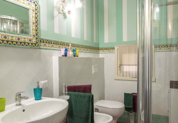 Il bagno con doccia al piano terra – Dimora San Jacopo