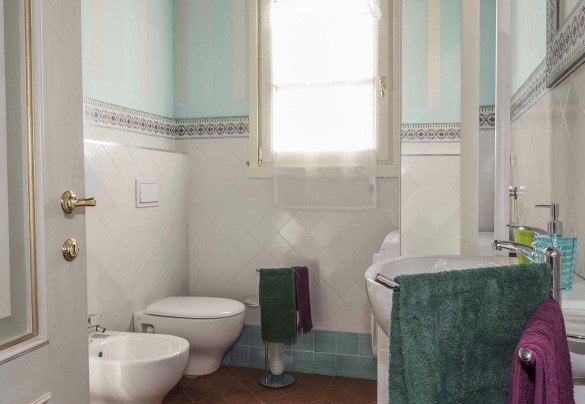 Il bagno con doccia al piano terra – Dimora San Jacopo 