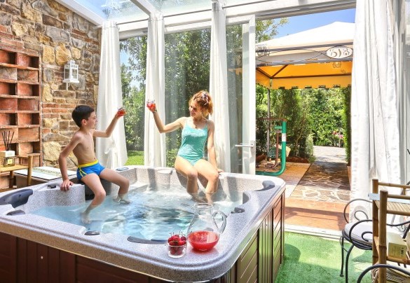 La Jacuzzi interna – Dimora San Jacopo