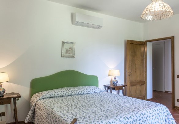 La graziosa camera matrimoniale al primo piano  - Fattoria L'Olmo Rosso