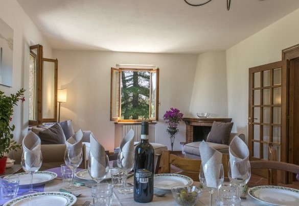 Il grande tavolo da pranzo al primo piano - Fattoria L'Olmo Rosso
