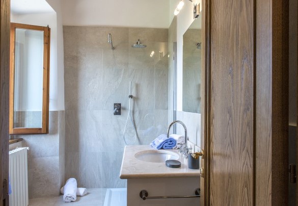 Il moderno bagno con doccia al primo piano - Fattoria L'Olmo Rosso