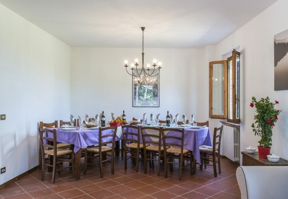 Il grande tavolo da pranzo al primo piano - Fattoria L'Olmo Rosso