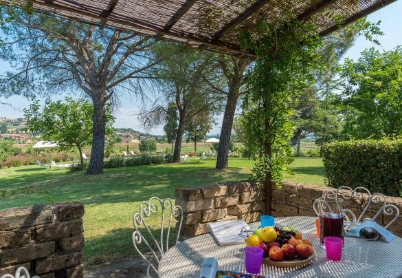 Una zona relax immersa nella natura - Fattoria L'Olmo Rosso