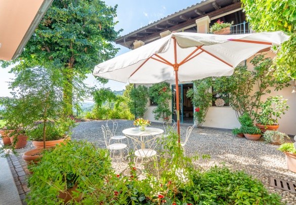 Outdoor living area – Ferrero Country House