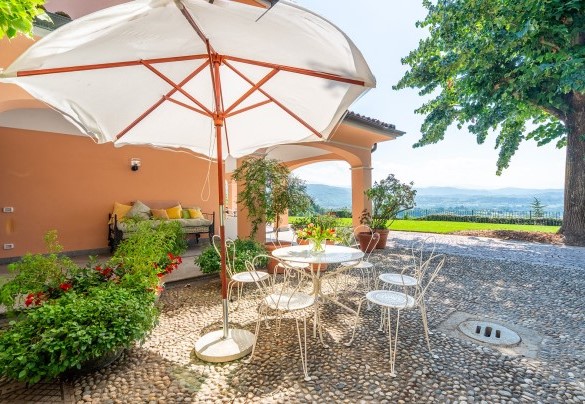 Area living in giardino - Ferrero Country House