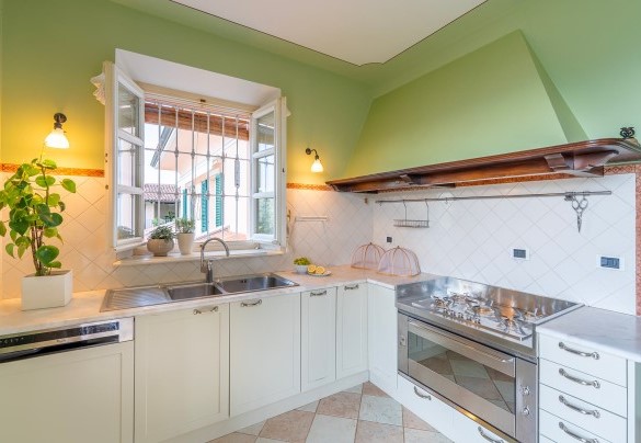 The large kitchen island – Ferrero Country House