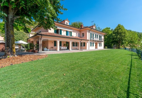 The shaded outdoor dining area – Ferrero Country House
