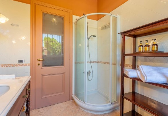 Bathroom with shower no. 1 – Ferrero Country House