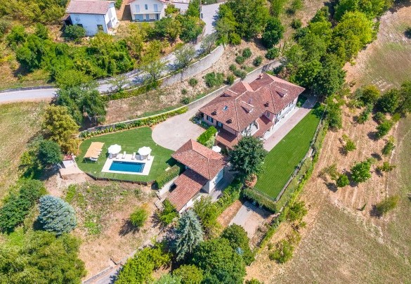 The elegant villa nestled among the hills of Piedmont – Ferrero Country House
