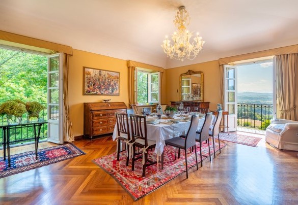 The kitchen French doors open onto the balcony – Ferrero Country House
