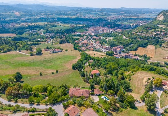 The villa is approx 2 km from the historic centre of Ceva – Ferrero Country House