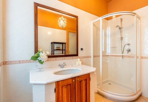 Bathroom with shower no. 2 – Ferrero Country House