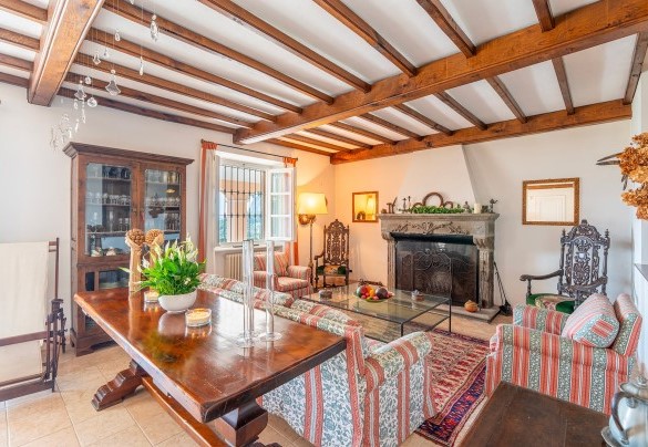 The large ornamental fireplace stands out in the living area of the tavern – Ferrero Country House