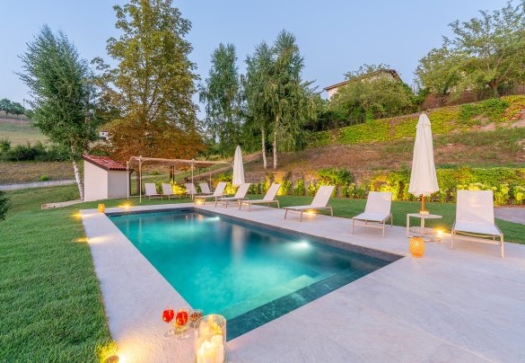 Poolside aperitif – Ferrero Country House