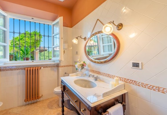 Bathroom with shower no. 1 – Ferrero Country House