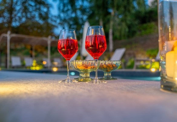 Poolside aperitif – Ferrero Country House