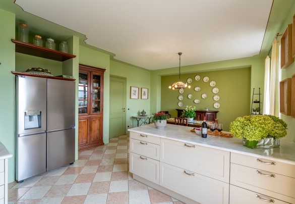 The large kitchen island – Ferrero Country House