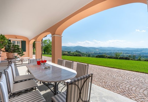The porch, a perfect retreat during the hottest hours of the day – Ferrero Country House