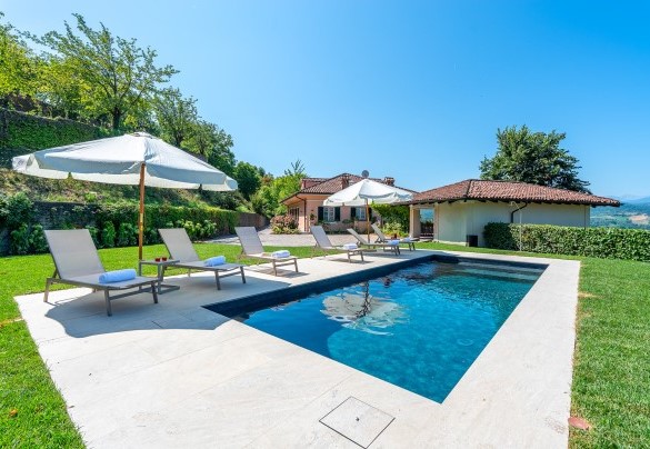 Rectangular in shape, it measures 8 x 3 metres and is lined with PVC – Ferrero Country House