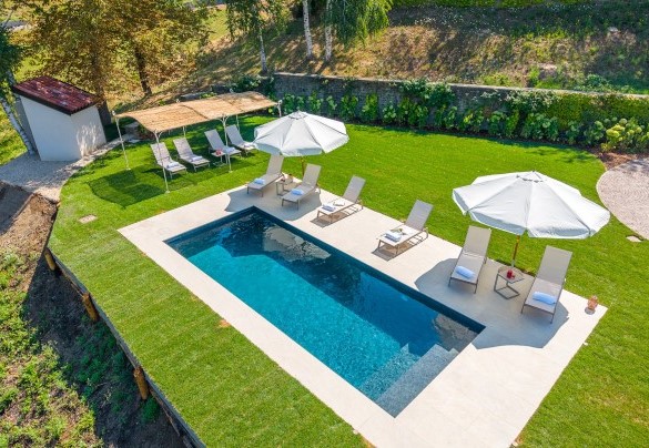 The swimming pool and sun deck – Ferrero Country House