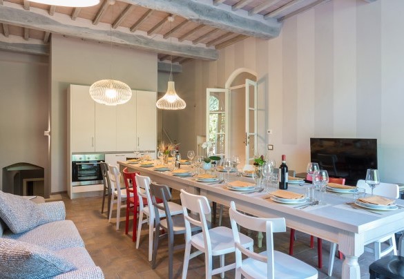 Living con zona pranzo al piano terra - Finestra su Siena