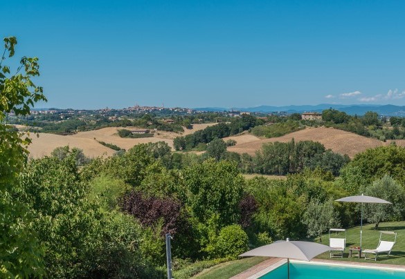 A meno di 10 km dal centro storico della città più gotica della Toscana - Finestra su Siena