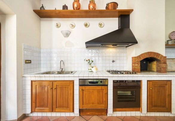 L'attrezzata cucina dallo stile ricercato - Fonte Pinella