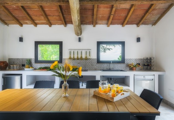 La cucina di design al lato della proprietà - Fonte Pinella